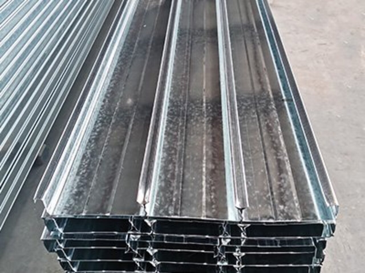 <b>YX50-273-820閉口型樓承板</b>