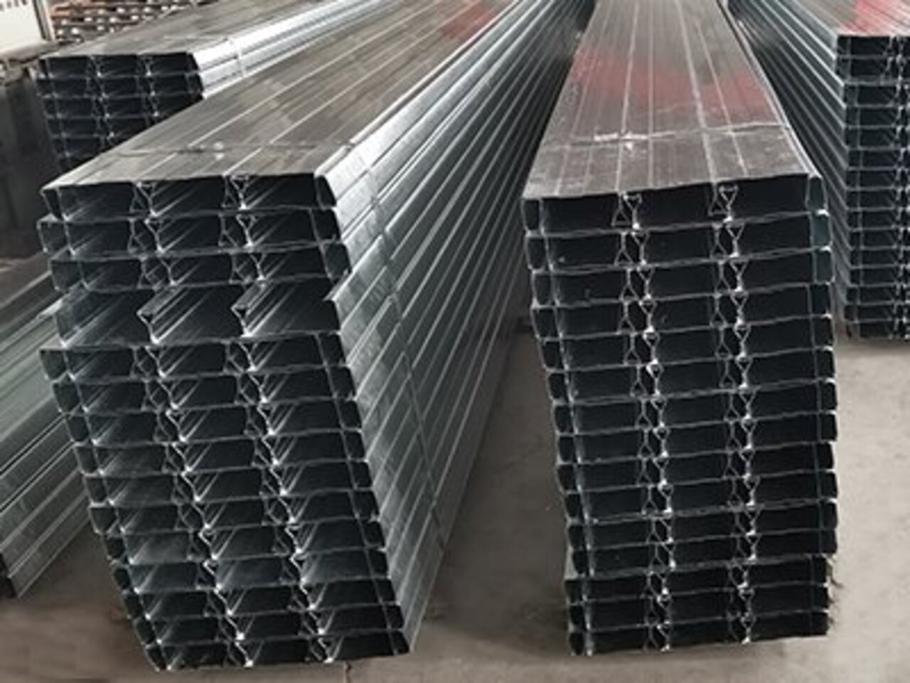 <b>YX65-185-555閉口型樓承板</b>